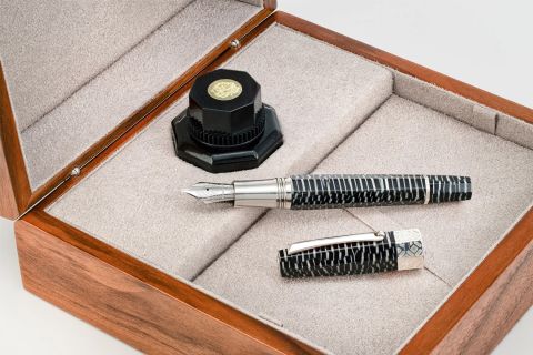 Stilou Montegrappa Extra Otto LE Zebra Black Platinium Trim 18k Nib F