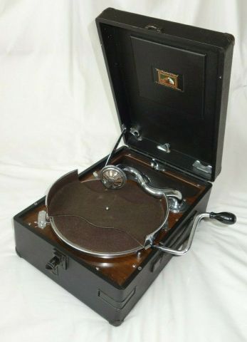 Gramofon Gramophone His Master Voice HMV 102