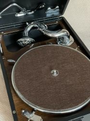 Gramofon Gramophone His Master Voice HMV 102